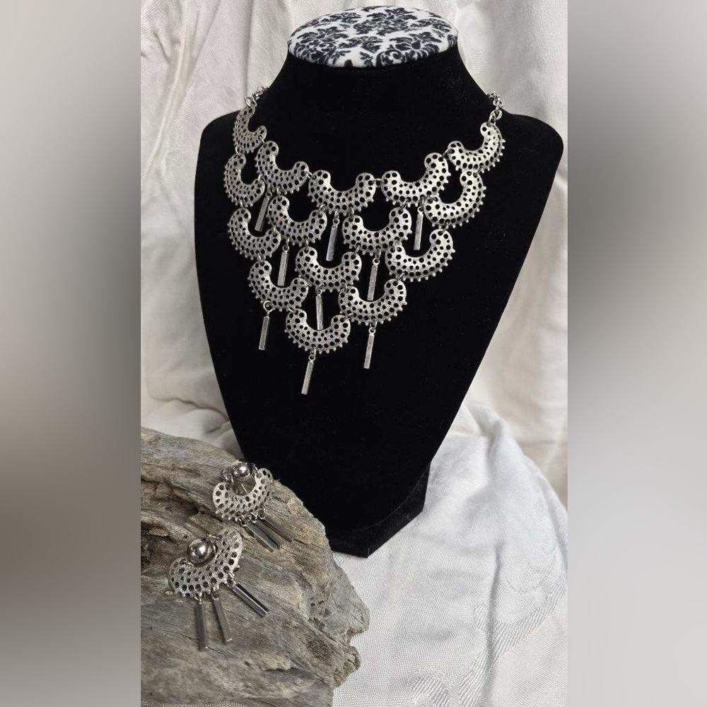 Vintage 1970's Sarah Coventry Boho
Charisma Tassel